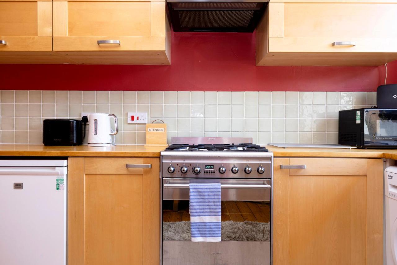 Joivy Old Town 1-Bed Apartment With Stunning Views Edinburgh Dış mekan fotoğraf
