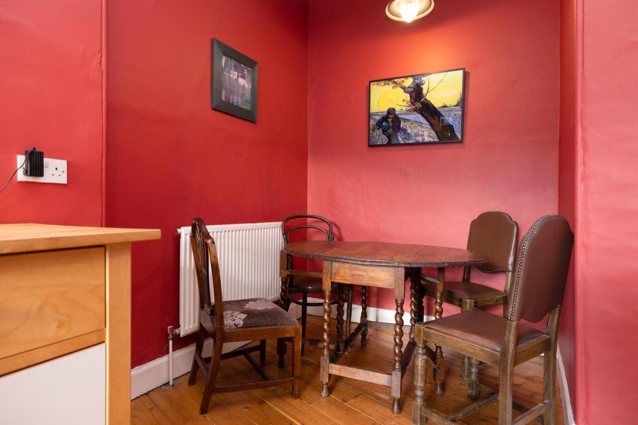 Joivy Old Town 1-Bed Apartment With Stunning Views Edinburgh Dış mekan fotoğraf