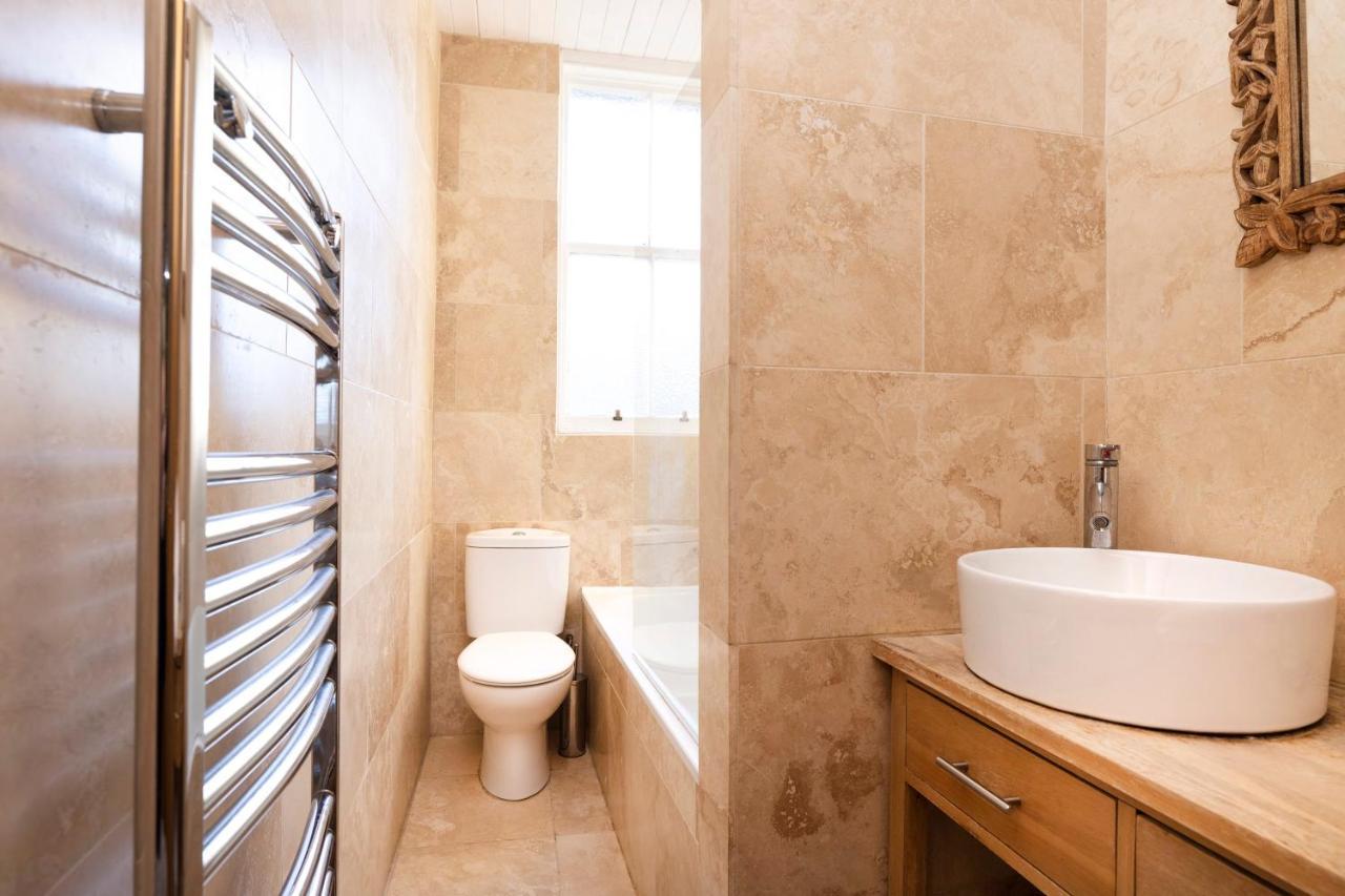 Joivy Old Town 1-Bed Apartment With Stunning Views Edinburgh Dış mekan fotoğraf