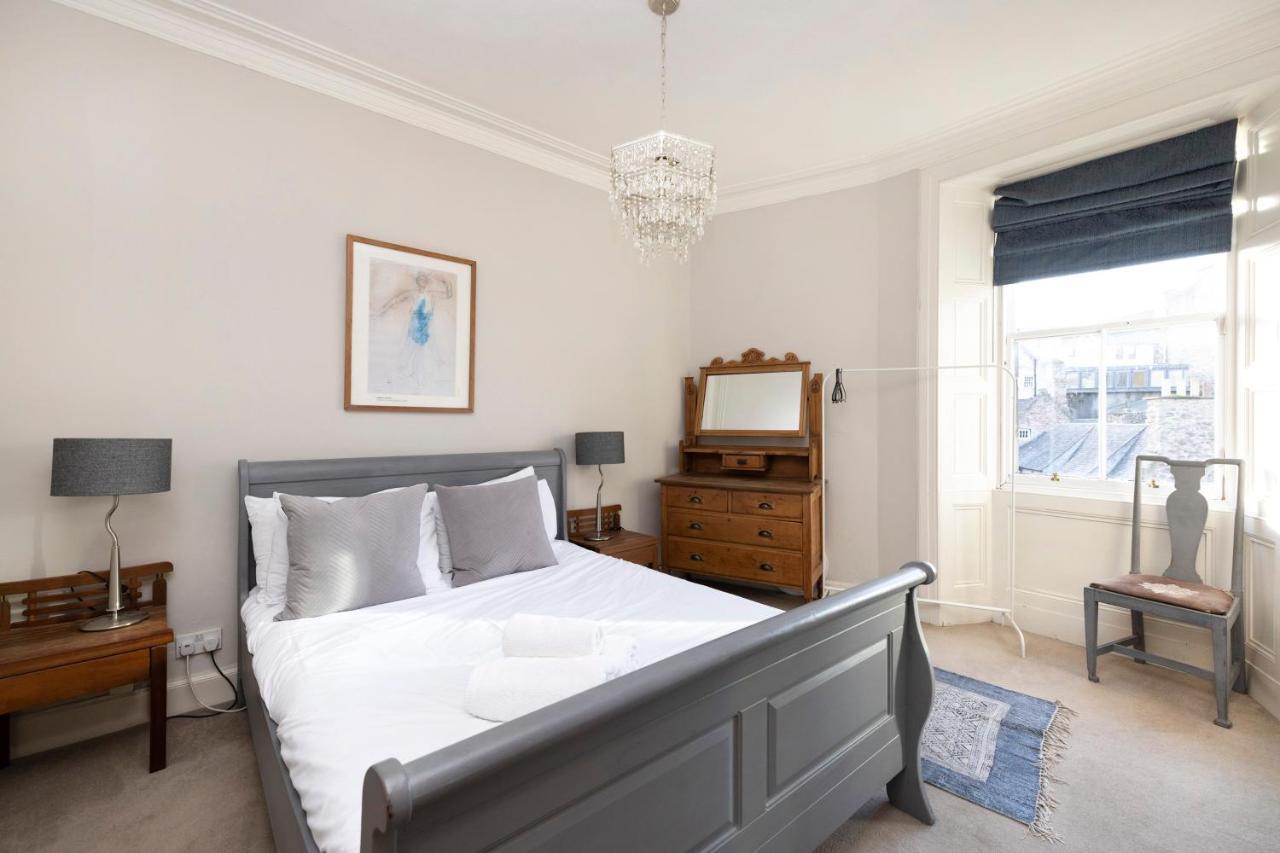 Joivy Old Town 1-Bed Apartment With Stunning Views Edinburgh Dış mekan fotoğraf
