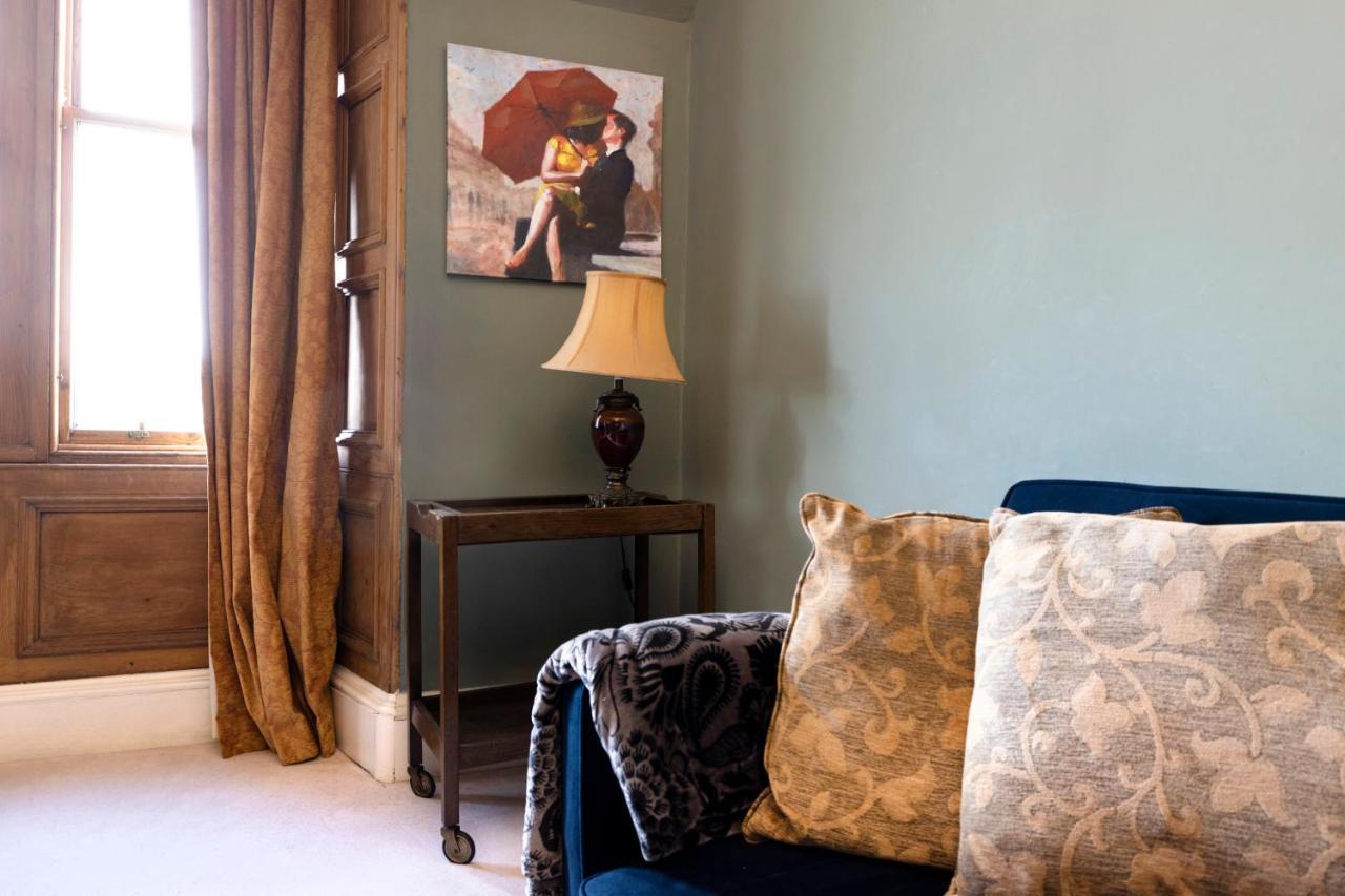 Joivy Old Town 1-Bed Apartment With Stunning Views Edinburgh Dış mekan fotoğraf